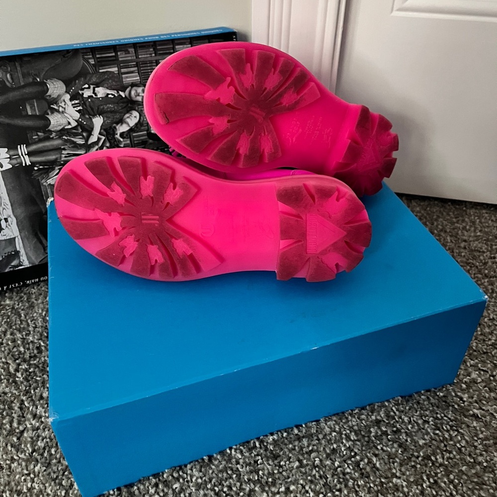 Vibrant Pink Loafers with Tassels - Picture 3 of 4